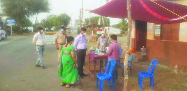 ಜಿಲ್ಲಾಧಿಕಾರಿಗಳಿಂದ ಚೆಕ್ಪೋಸ್ಟಗೆ ಭೇಟಿ